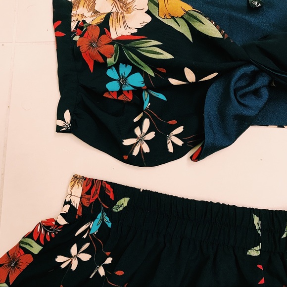 floral shorts with matching tube top - Picture 2 of 4